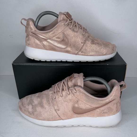rose gold roshe